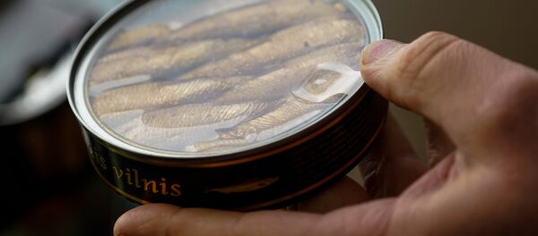 Инновационная упаковка рижских шпрот - Sputnik Латвия