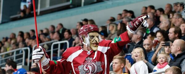 Болельщик рижского Динамо Юрий Петерсонс по прозвищу Ведьмак Юрчик Болельщик рижского Динамо Юрий Петерсонс по прозвищу Ведьмак Юрчик - Sputnik Латвия