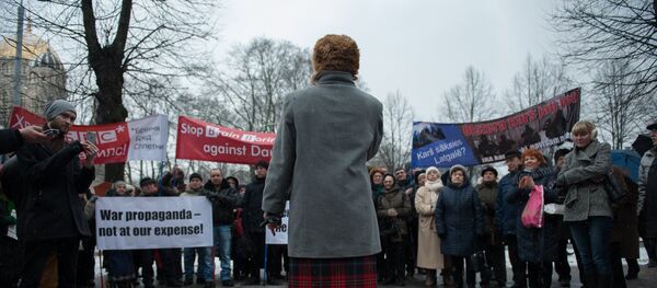 Акция против показа фильма BBC Третья мировая война: Внутри командного пункта в Риге - Sputnik Латвия