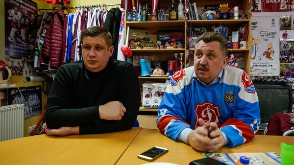 Болельщики ХК Динамо (Рига) решили поддержать ведьмака Юрчика и саботируют домашние игры своей команды Болельщики ХК Динамо (Рига) решили поддержать ведьмака Юрчика и саботируют домашние игры своей команды - Sputnik Латвия