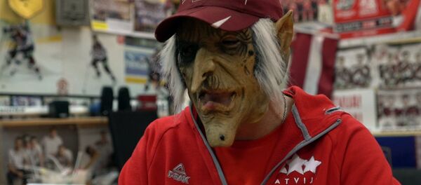 Юрис Петерсонс о том, как ведьмака Юрчика не пустили на стадион Юрис Петерсонс о том, как ведьмака Юрчика не пустили на стадион - Sputnik Латвия