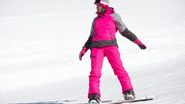 Девушка на горнолыжном склоне - Sputnik Латвия