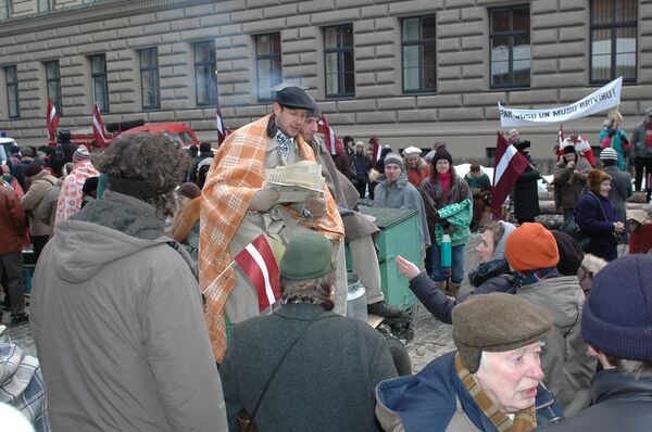 Хроника январских баррикад: двоевластие и кровь - Sputnik Латвия