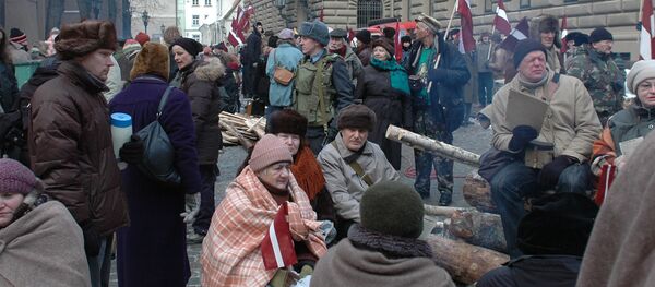 Реконструкция баррикад на съемках фильма Ганса Штайнбихлера Das Blaue vom Himmel, март 2010 года Реконструкция баррикад на съемках фильма Ганса Штайнбихлера Das Blaue vom Himmel, март 2010 года - Sputnik Латвия