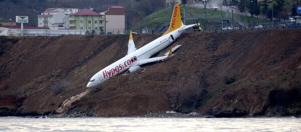 Аварийная посадка самолета Pegasus Airlines в Турции, 13 января 2018 Аварийная посадка самолета Pegasus Airlines в Турции, 13 января 2018 - Sputnik Latvija