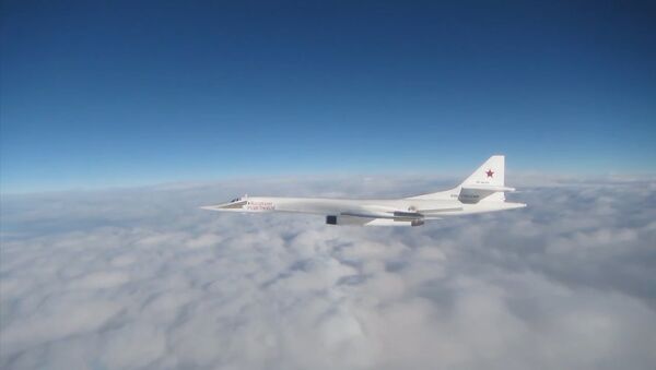 Истребители ВВС Великобритании сопровождали российские Ту-160 - Sputnik Латвия