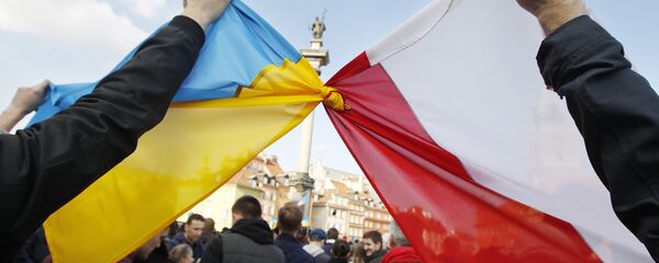Polijas un Ukrainas karogi Varšavā Polijas un Ukrainas karogi Varšavā - Sputnik Latvija