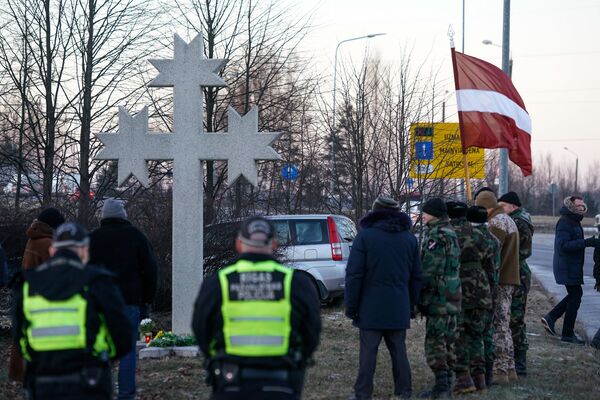 Памятное мероприятие, посвященное событиям 1991 года у моста в Вецмилгрависе, 16 января 2018 года - Sputnik Латвия