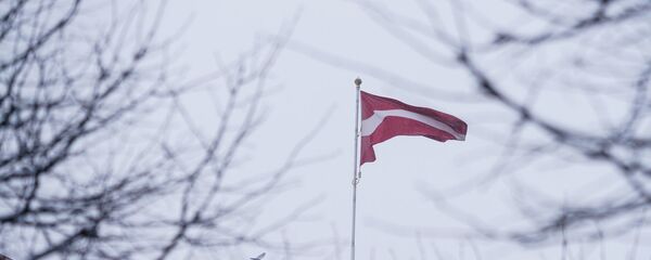 Флаг Латвии на здании Кабинета министров - Sputnik Латвия