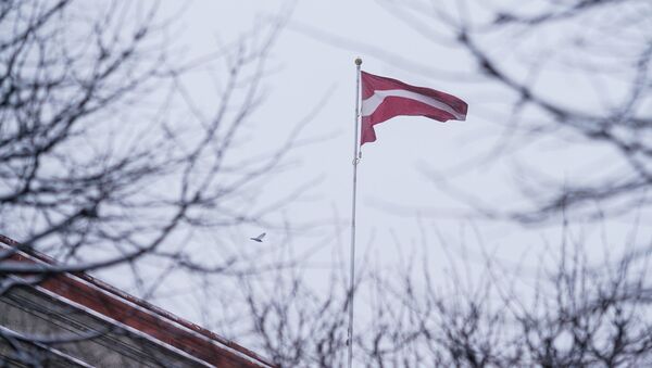 Флаг Латвии на здании Кабинета министров - Sputnik Латвия