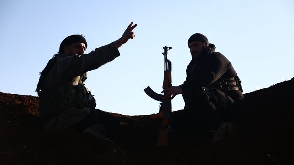 Турецкие боевики из Свободной сирийской армии занимают позиции в районе города Тал Малид - Sputnik Латвия
