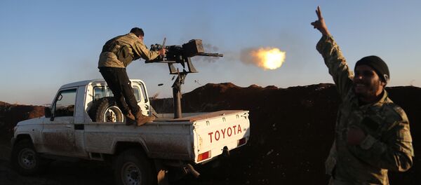 Turcijas karavīri no Sīrijas brīvās armijas apšauda kurdu pozīcijas Afrinas rajonā Turcijas karavīri no Sīrijas brīvās armijas apšauda kurdu pozīcijas Afrinas rajonā - Sputnik Latvija