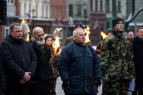 На Домской площади вспомнили защитников баррикад 1991 года - Sputnik Латвия