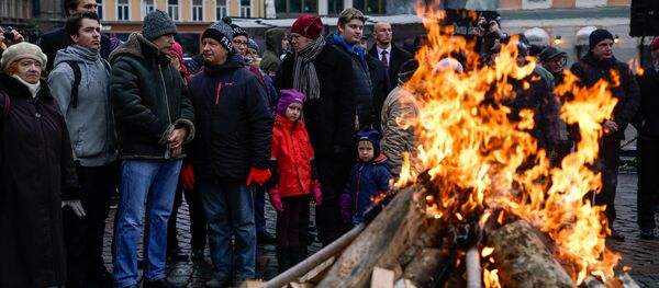 Doma laukumā pieminēja 1991. gada barikāžu aizstāvjus - Sputnik Latvija