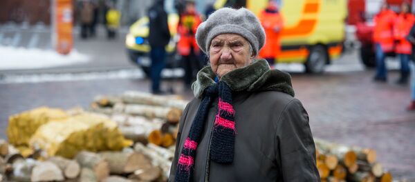 На Домской площади вспомнили защитников баррикад 1991 года - Sputnik Латвия