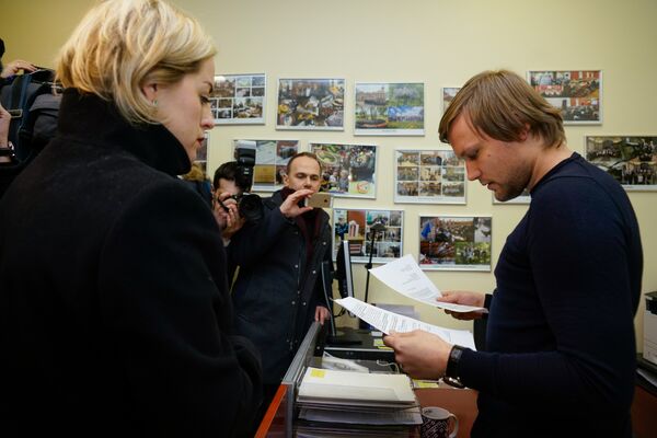 Елена Бачинская передала в Сейм петицию о сохранении в Латвии билингвального образования - Sputnik Латвия