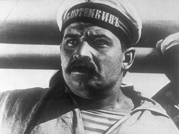 Кадр из кинофильма Броненосец Потемкин, 1925 год. Режиссер Сергей Эйзенштейн. В роли Вакуленчука актер Александр Антонов - Sputnik Латвия