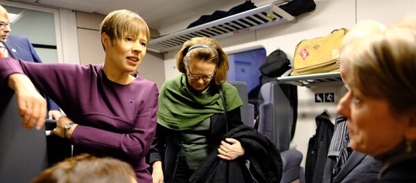 Президент Эстонии Керсти Кальюлайд на электричке Таллинн - Нарва Президент Эстонии Керсти Кальюлайд на электричке Таллинн - Нарва - Sputnik Латвия