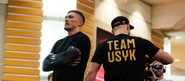 Открытая тренировка Александра Усика и Майриса Бриедиса торговом центре Domina Shopping Открытая тренировка Александра Усика и Майриса Бриедиса торговом центре Domina Shopping - Sputnik Латвия