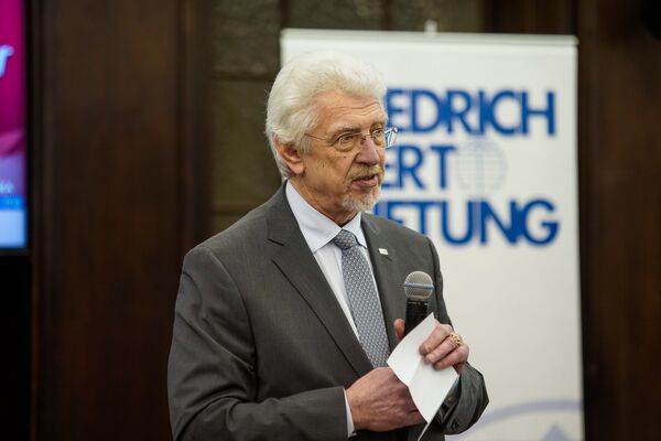 Председатель комиссии Сейма по иностранным делам Оярс Эрик Калныньш - Sputnik Латвия