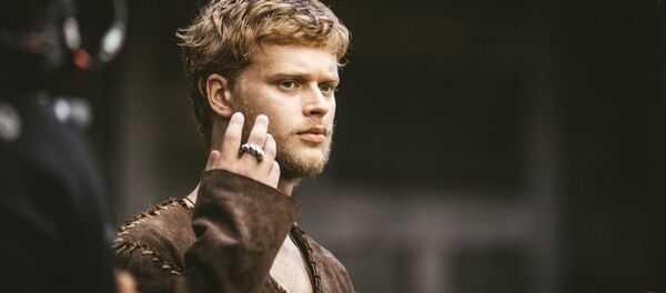 Намейс с кольцом, актер Эдвин Эндре Намейс с кольцом, актер Эдвин Эндре - Sputnik Латвия