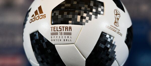 Официальный мяч чемпионата мира по футболу 2018 Telstar 18 Официальный мяч чемпионата мира по футболу 2018 Telstar 18 - Sputnik Latvija