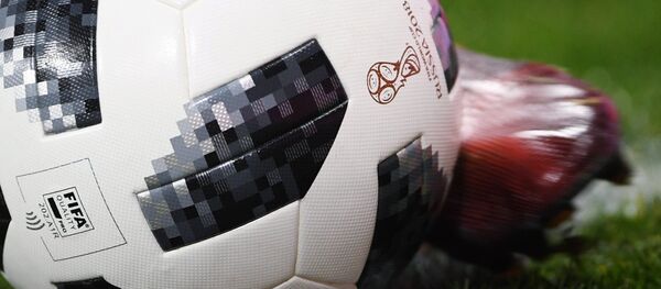 Официальный мяч чемпионата мира по футболу 2018 Telstar 18 Официальный мяч чемпионата мира по футболу 2018 Telstar 18 - Sputnik Latvija