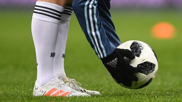 Официальный мяч чемпионата мира по футболу 2018 Telstar 18 - Sputnik Латвия