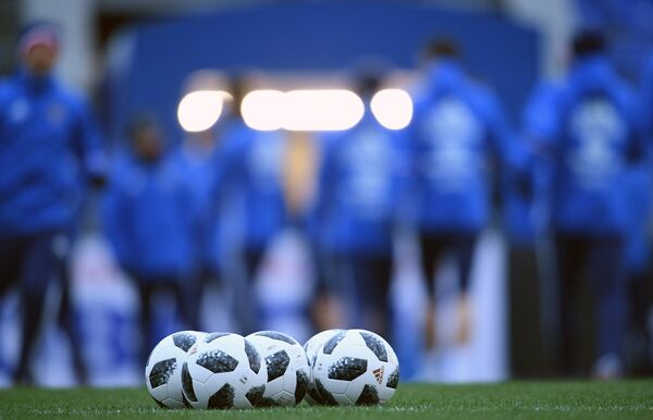 Официальные мячи чемпионата мира по футболу 2018 Telstar 18 - Sputnik Латвия