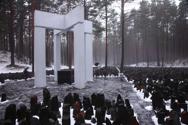 Мемориальный комплекс в Бикерниекском лесу - Sputnik Латвия