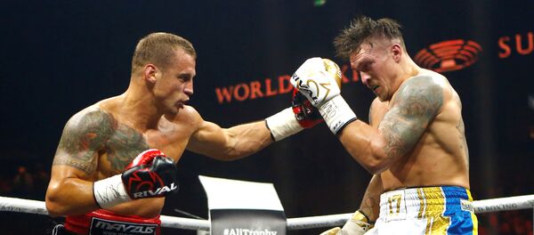 Майрис Бриедис и Александр Усик, полуфинал Всемирной суперсерии бокса (WBSS), 27.01.2018 г. - Sputnik Латвия
