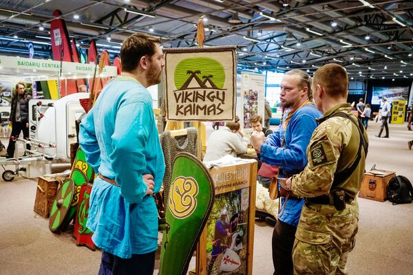 Деревня викингов» - музей экспериментов под открытым небом, в котором все можно потрогать руками. Находится в 50 км от Вильнюса по дороге из Риги. - Sputnik Латвия