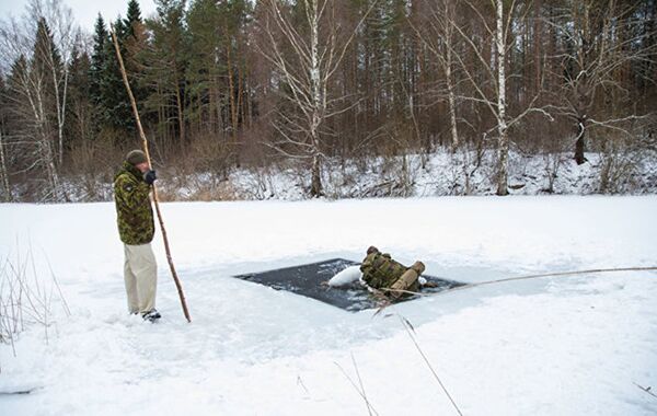 Военнослужащие НАТО на зимних учениях в Эстонии - Sputnik Латвия