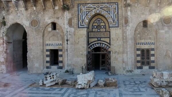 В Алеппо восстанавливают мечеть Омейядов, разрушенную террористами - Sputnik Латвия
