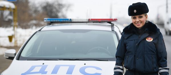 Инспектор Дорожно-патрульной службы Инспектор Дорожно-патрульной службы - Sputnik Latvija