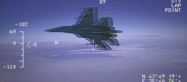 США опубликовали видео перехвата своего самолёта-разведчика российским Су-27 США опубликовали видео перехвата своего самолёта-разведчика российским Су-27 - Sputnik Латвия