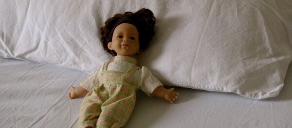Кукла на кровати - Sputnik Латвия