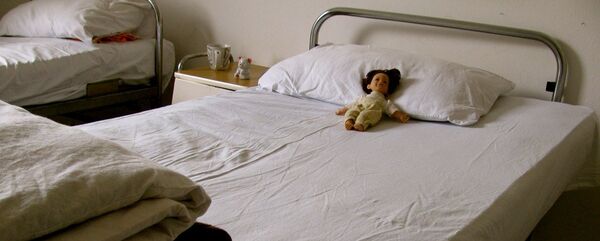 Кукла на кровати Кукла на кровати - Sputnik Латвия