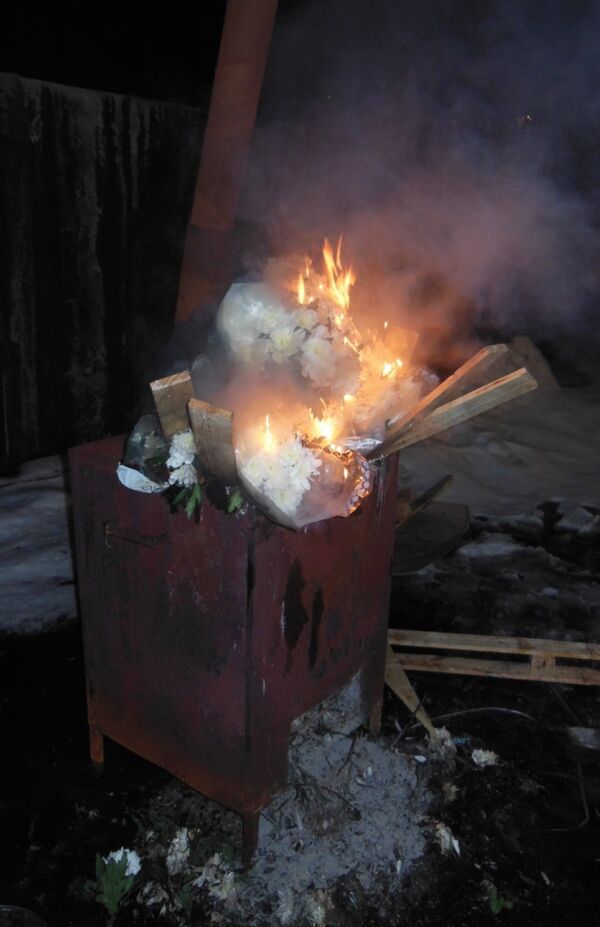 3,5 тысячи датских хризантем сожгли в Санкт-Петербурге 3,5 тысячи датских хризантем сожгли в Санкт-Петербурге - Sputnik Латвия