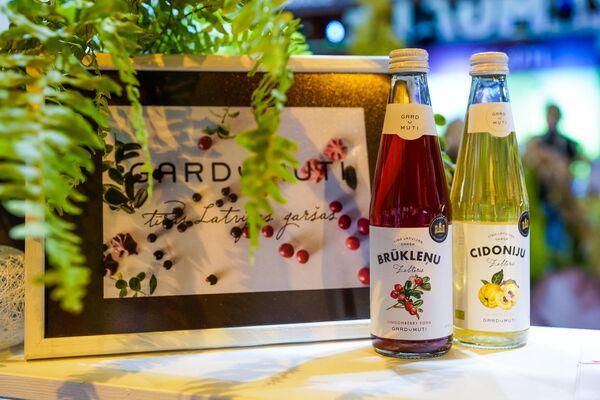 Вкус Латвии - брусничный и цидониевый лимонады Вкус Латвии - брусничный и цидониевый лимонады - Sputnik Латвия