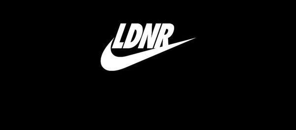 Kompānijas Nike Londonas maratona logotips Kompānijas Nike Londonas maratona logotips - Sputnik Latvija