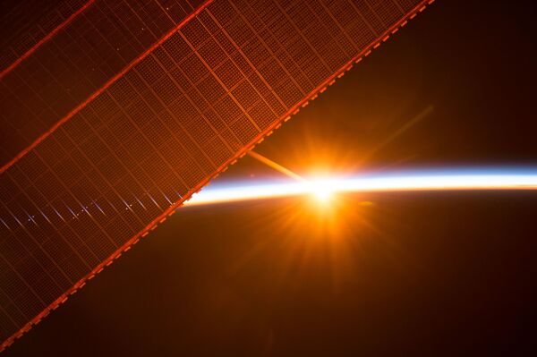 Вид на восход солнца с борта МКС - Sputnik Latvija