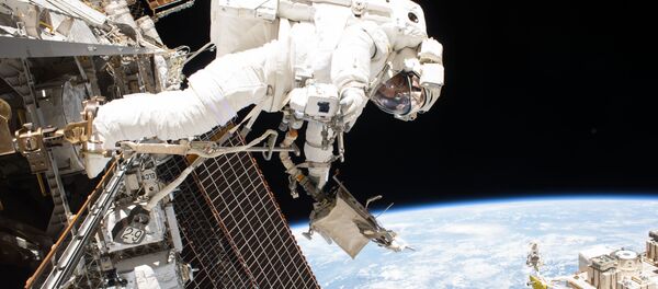 Выход в открытый космос у МКС - Sputnik Латвия