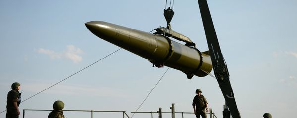 Развертывание оперативно-тактического ракетного комплекса Искандер-М Развертывание оперативно-тактического ракетного комплекса Искандер-М - Sputnik Latvija