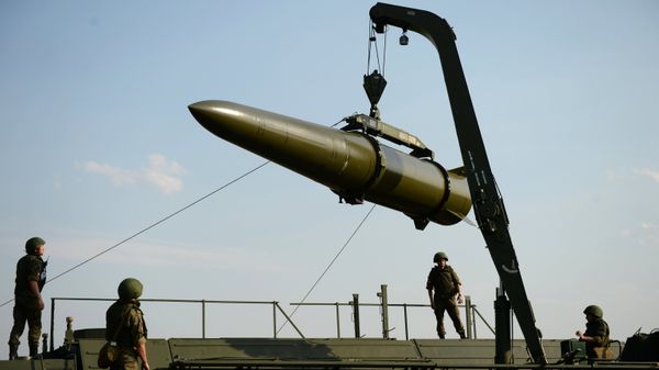 Развертывание оперативно-тактического ракетного комплекса Искандер-М - Sputnik Латвия