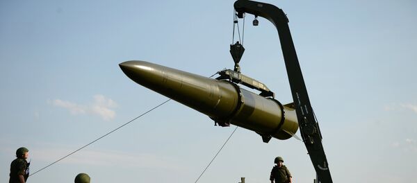 Развертывание оперативно-тактического ракетного комплекса Искандер-М - Sputnik Latvija