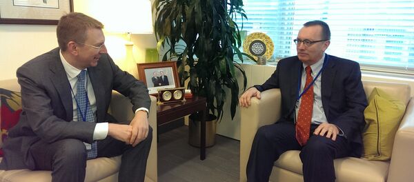 МИД Латвии Эдгарс Ринкевичс на встрече с Джеффри Фелтманом МИД Латвии Эдгарс Ринкевичс на встрече с Джеффри Фелтманом - Sputnik Латвия