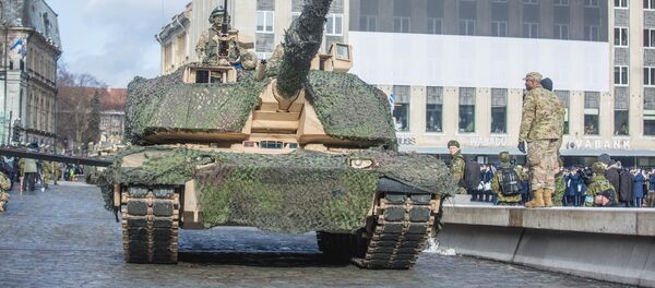 Танк Abrams на параде в Таллинне Танк Abrams на параде в Таллинне - Sputnik Latvija