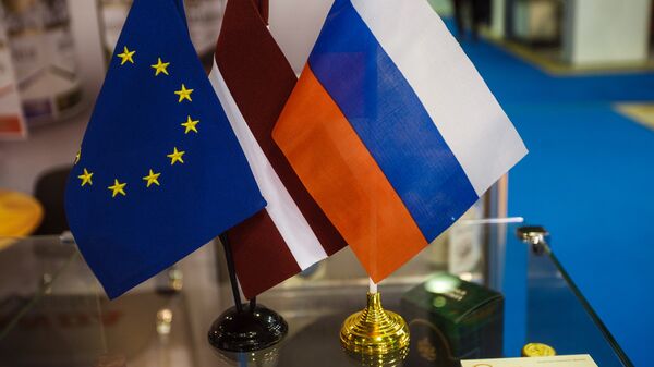 Флажки ЕС, Латвии и России - Sputnik Латвия