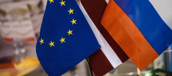 Флажки ЕС, Латвии и России Флажки ЕС, Латвии и России - Sputnik Latvija